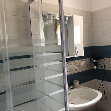 Flo' לינה וארוחת בוקר 3*