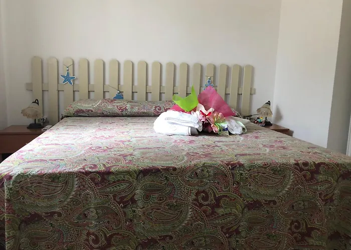 לינה וארוחת בוקר Flo'